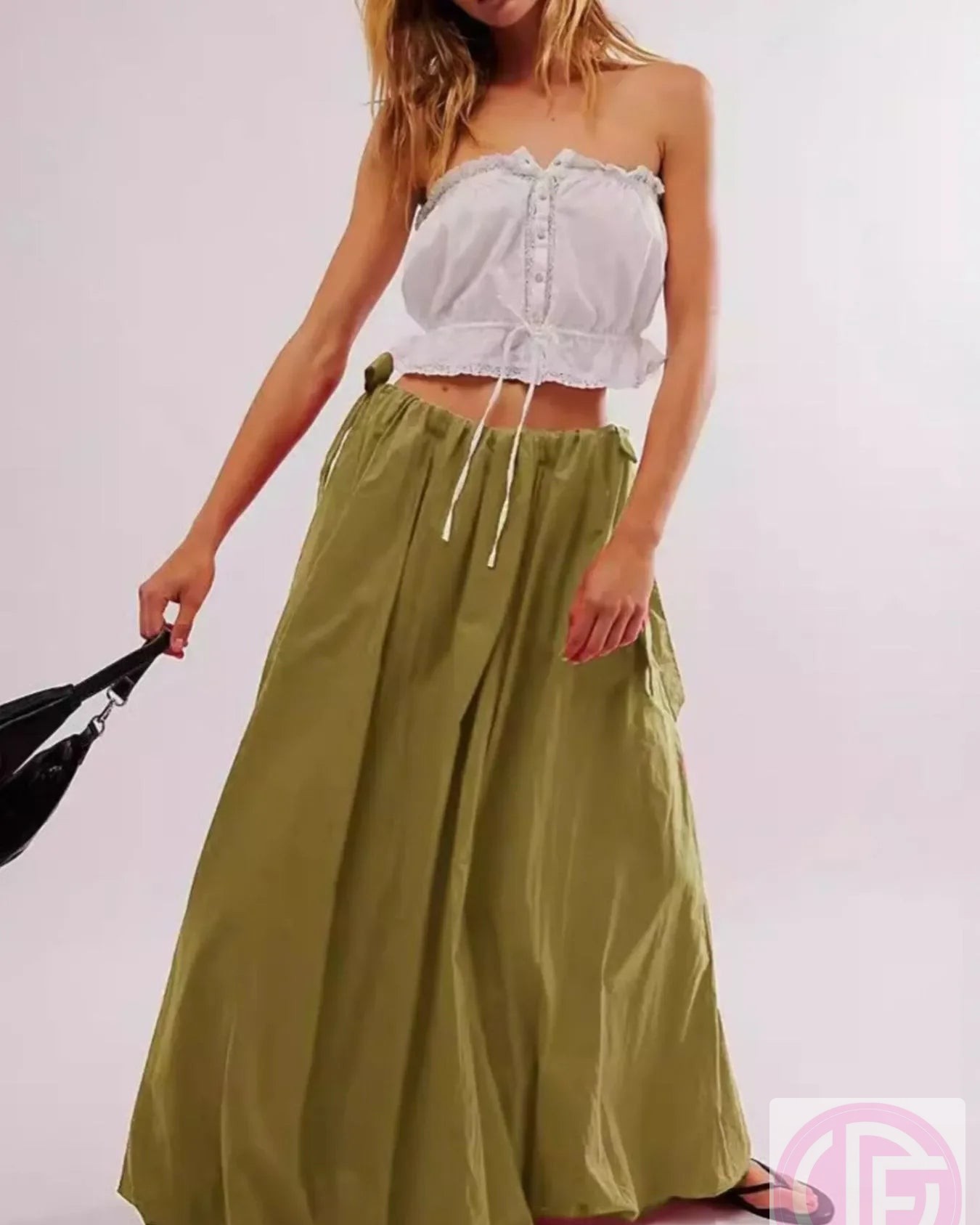 Who knew a skirt could be this versatile? 🌟

The Side Bow Maxi Skirt with Pockets is your new go-to for effortless style. With a comfy drawstring and handy pockets, you can dress it up or down for any occasion. 

Feel fabulous and functional this fall! 

https://daverrifashions.com/products/side-bow-maxi-skirt-with-pockets

#FallFashion #MaxiSkirt #StyleWithPockets #OOTD #FashionFinds