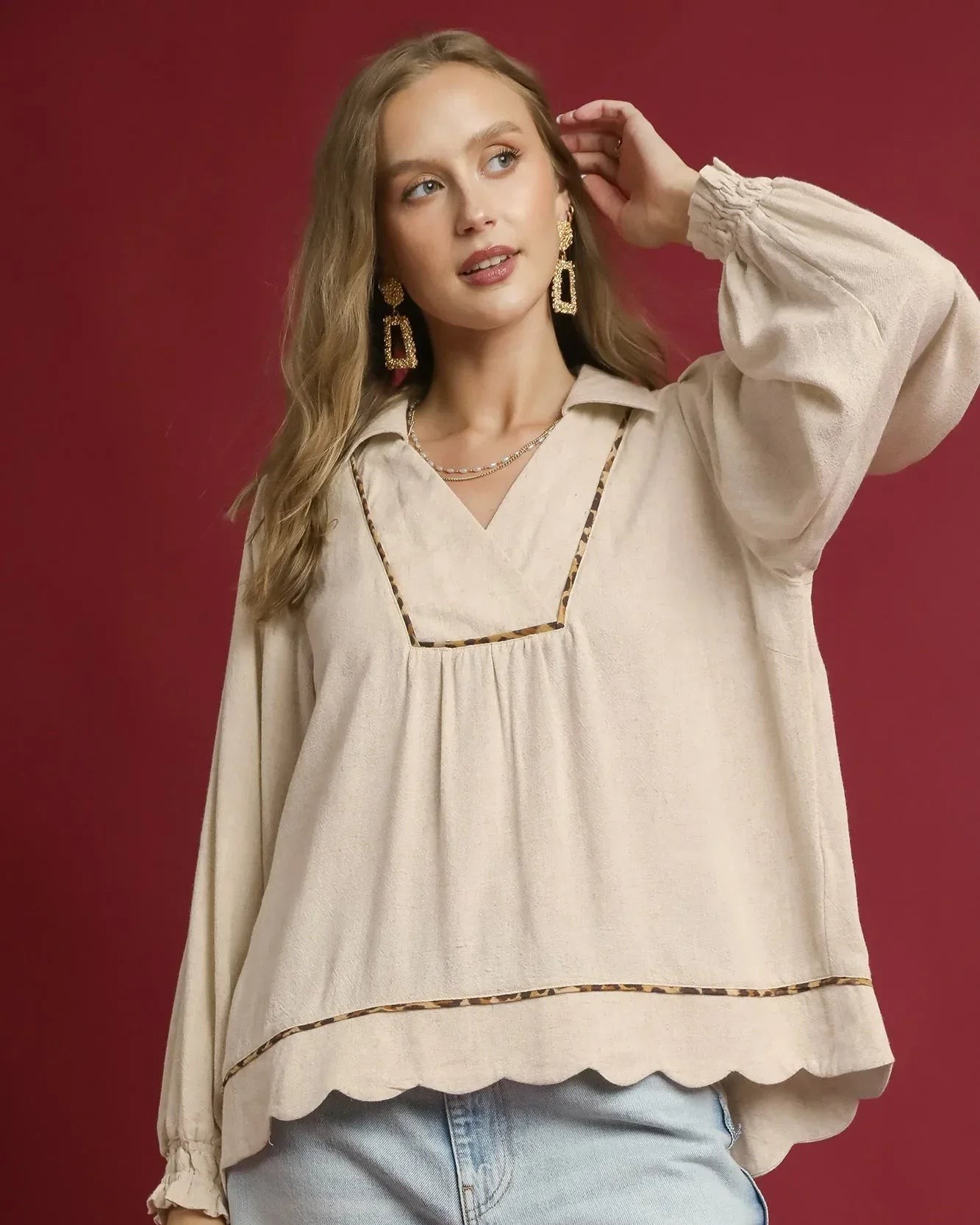 Chic meets comfort! 🌟 

The Umgee Linen Scallop Hem Blouse is your new go-to for effortless style. With its breathable fabric and feminine scallop hem, you’ll feel fabulous all day. Pair it with jeans or dress pants for a look that’s as versatile as you are!

https://daverrifashions.com/products/umgee-full-size-linen-scallop-hem-blouse-with-contrast-trim-plus-size-2

#FashionFinds #UmgeeStyle #FallFashion #ChicAndComfy #WardrobeEssentials