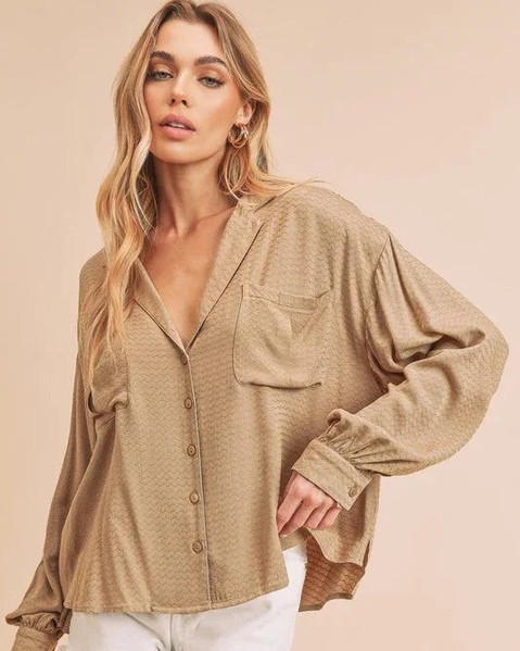 Who says comfort can't be chic? 

The Cherie Shirt is your go-to for effortless style! With its oversized fit and front pockets, you can easily dress it up or down. Perfect for any occasion, it pairs beautifully with slim bottoms. 

Grab yours now! 
https://daverrifashions.com/products/cherie-shirt 

#CherieShirt #FallFashion #EffortlessStyle #FashionFinds #CasualChic