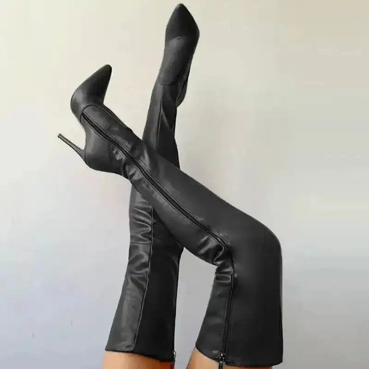Dare to stand out this season? 

Our Zipper High Heels Over The Knee Boots are not just footwear; they’re a statement. With a sleek design and functional zipper, they blend style with practicality effortlessly. 

Step into a world of edgy elegance. 

 

#FashionForward #OverTheKneeBoots #ChicStyle #Boots #FootwearFashion