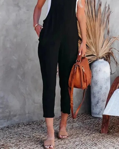 Who says comfort can't be chic? 

Our Adjustable Buckle Straps Cropped Jumpsuit in Black is your new go-to for effortless style. Perfect for a night out, it pairs seamlessly with your favorite boots or sandals. 

Get ready to turn heads and feel fabulous! 

 

#JumpsuitStyle #EffortlessChic #FashionFitz #NightOut #TrendyOutfit