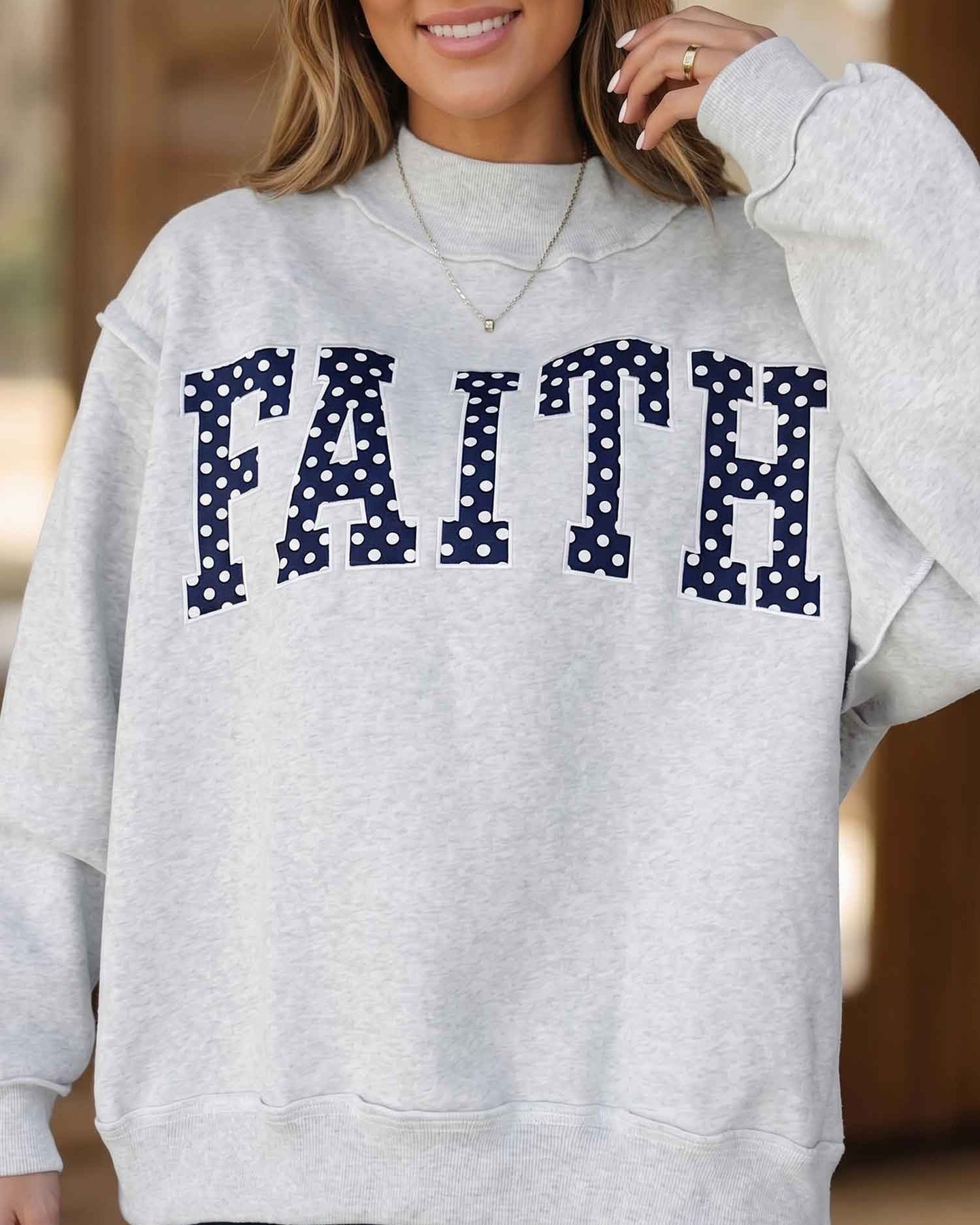 Who said comfy can’t be chic? 

Meet your new cozy companion: the Light Grey Polka Dot Slogan High Neck Baggy Sweatshirt. It's the perfect blend of playful style and effortless comfort. 

Ideal for lazy Sundays at home or spontaneous coffee runs with friends. 

Whether you’re lounging or out and about, it’s always a stylish choice. 

Grab yours now for only £23.46! 

 

#Fashionfitz #CasualStyle #SweatshirtLovers #PolkaDotFashion #OversizedComfort