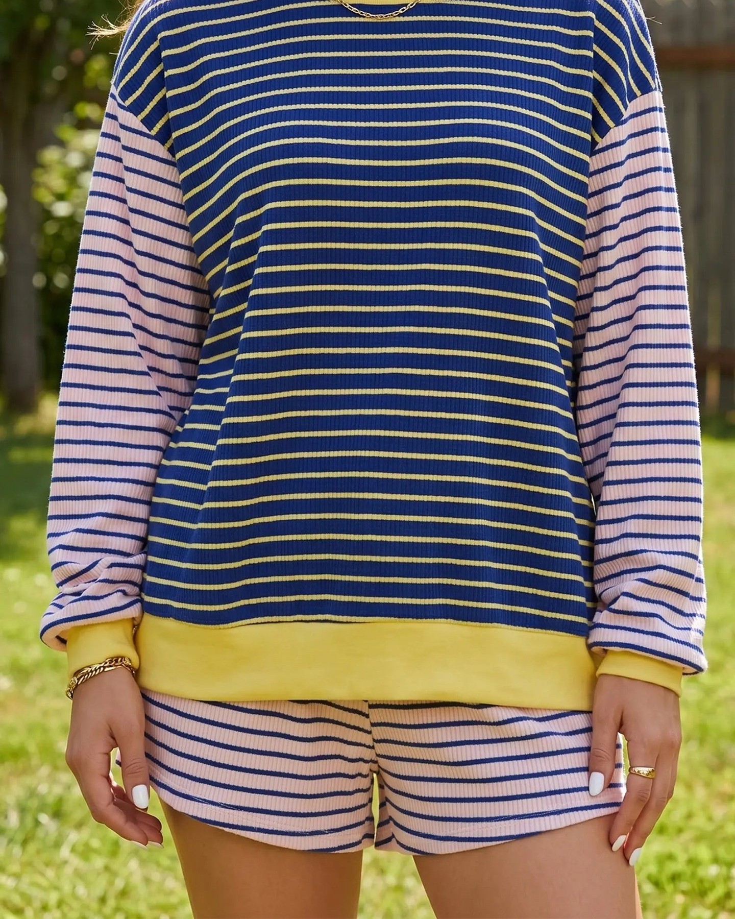 Comfort meets style in the Stripe Colour Block Ribbed Knit Shorts Set! 

This chic ensemble is perfect for lounging or running errands, featuring a cozy mock-neck pullover and matching shorts. The fresh blue and neutral stripes elevate your casual look effortlessly. 

Shop now: 
 

#Loungewear #MatchingSet #CasualStyle #FashionFit #NewIn