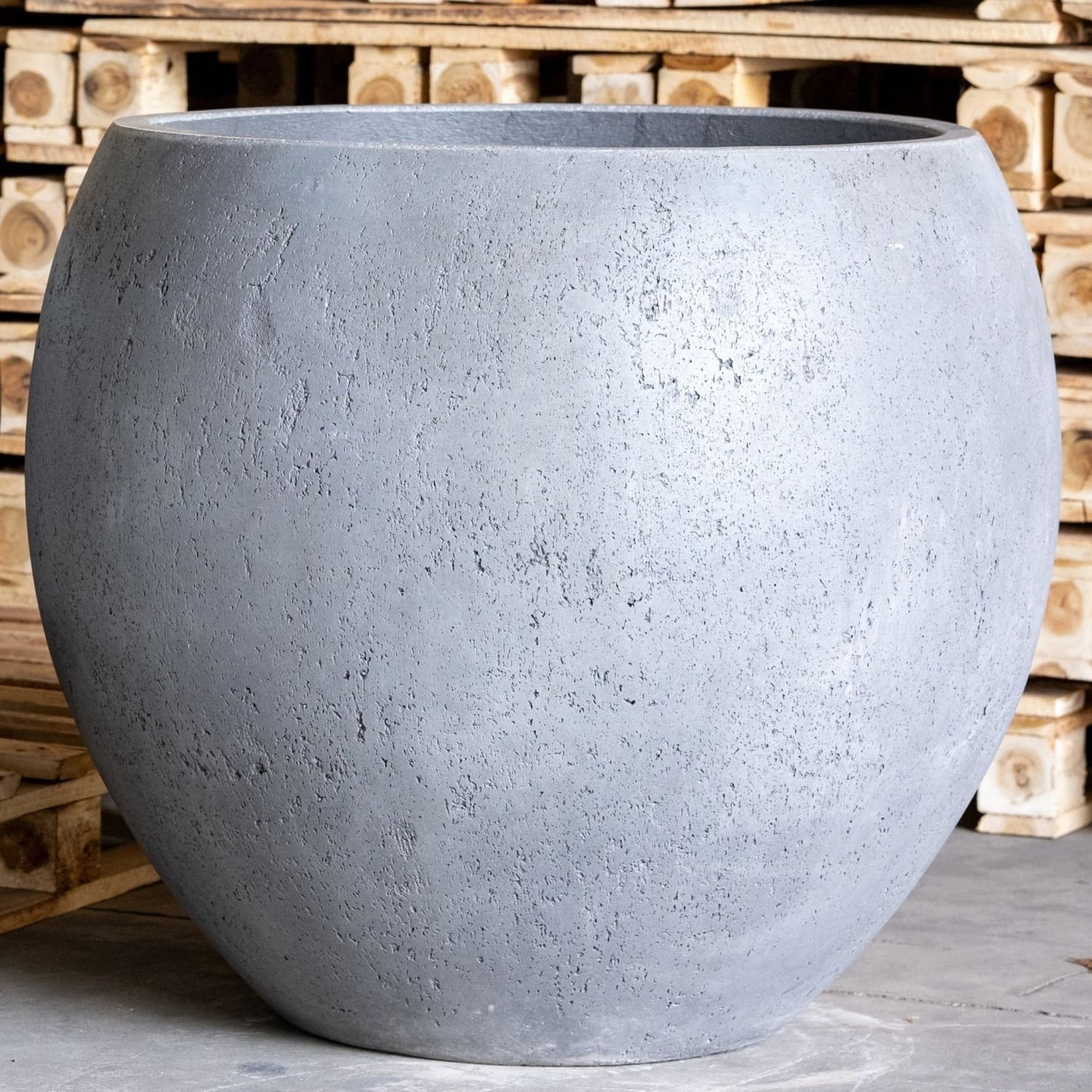 Imagine transforming your garden into a stunning oasis with just one piece. 

Meet the Orbello Onyx Dusk XXL Concrete Sphere Planter, the perfect home for your favorite trees and bold greenery. 

With a striking 110cm wide design and a generous 686L capacity, it’s not just a planter; it’s a sculptural statement that breathes life into any space.

Handcrafted from premium pigmented cement stone, this beauty is built to withstand the elements—indoors or out. 

Available now for £1,299.95. 

Your garden deserves it!

#Planters #HomeDecor #GardenGoals

https://jobuhome.com/products/orbello-extra-large-sphere-tree-planter-686l-round-pot-in-onyx