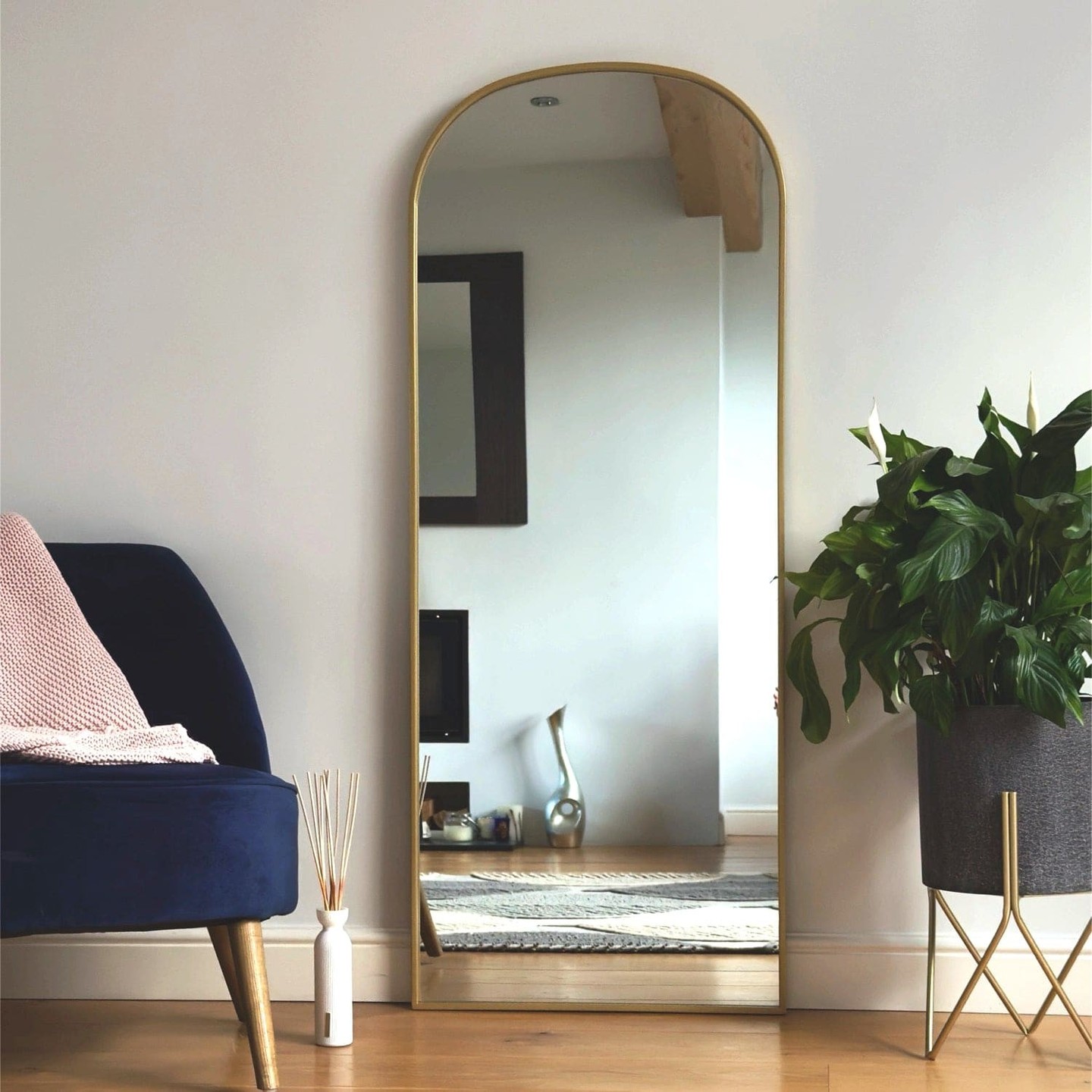 Your space deserves a mirror that's more than just functional—it's a statement piece.

The Yōko Gold Metal Gentle Arch Mirror brings contemporary elegance to any room with its stunning gentle arch frame and generous reflection area. Perfect for bedrooms or entryways, this 150cm x 60cm mirror transforms how light moves through your space while adding that modern touch you've been looking for.

Available now for £149.95 at https://jobuhome.com/products/yoko-gold-metal-gentle-arch-mirror-150cm-x-60cm

#ArchedMirror #ModernHome #InteriorDesign #HomeDecor #GoldAccents