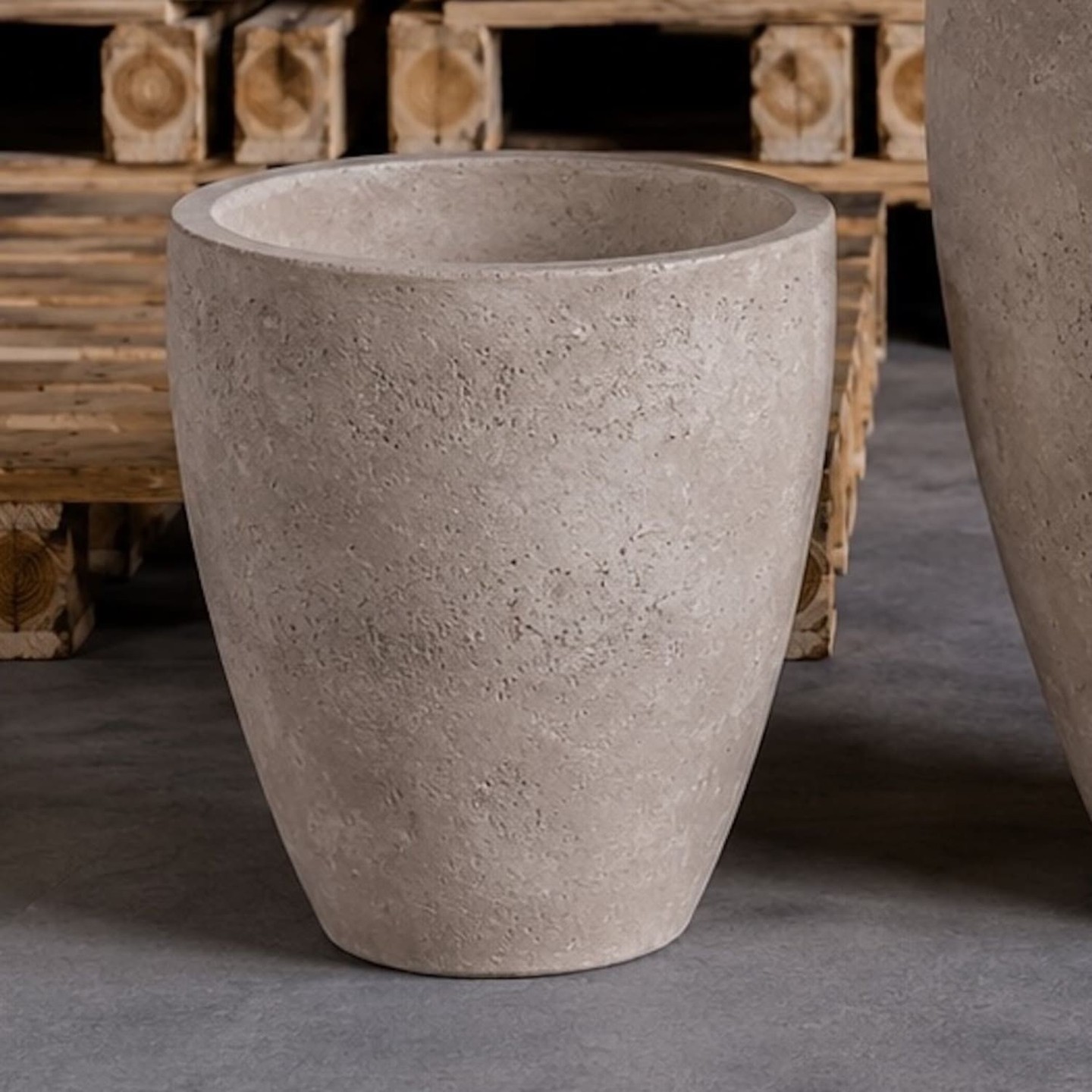 Morning coffee in hand, you spot the perfect corner that's been calling for something special.

The Vessara Truffle planter transforms any space with its sculptural vase shape and handcrafted concrete finish. Whether you're styling your entryway, patio, or indoor nook, this 40cm beauty brings timeless elegance that actually gets better with age.

Premium pigmented concrete means no plastic vibes—just refined, natural character that complements any aesthetic. At 19L, it's the ideal size for grasses, shrubs, and statement plants.

Available now for £159.95 at https://jobuhome.com/products/vessara-truffle-40cm-tall-concrete-planter-19l-vase-shaped-plant-pot

#VessaraPlanters #ConcreteDecor #PlantParent #HomeStyle #IndoorGarden