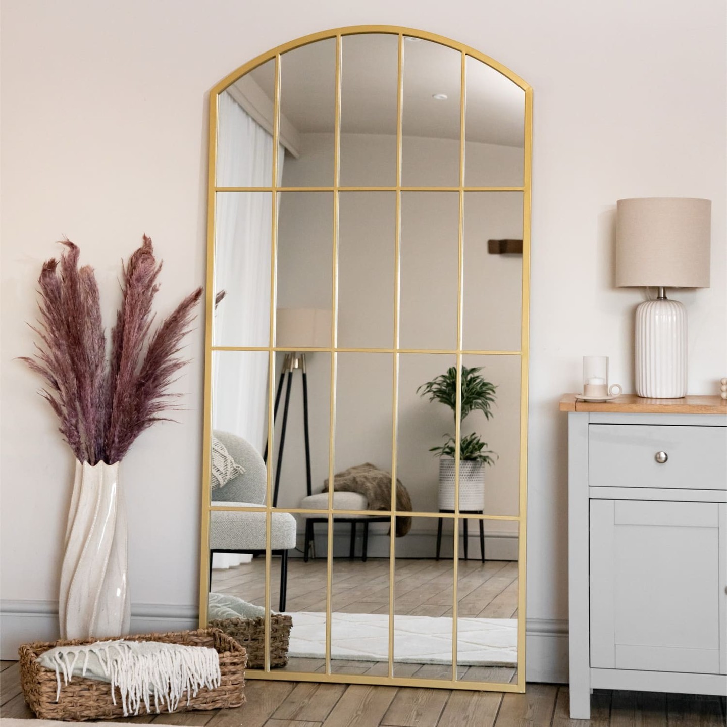 Did you know a well-placed mirror can make a room feel larger and brighter? 

Meet the Tomi - Full Length Gold Metal Arched Lattice Window Mirror!

With its stunning arched window pane design and chic gold accents, it’s not just a mirror; it’s a statement piece. 

Imagine how this beauty can transform your living space, adding depth and elegance to any room.

Perfect for those who appreciate exquisite craftsmanship and timeless style. 

Available now for £339.95 

👉 https://jobuhome.com/products/tomi-full-length-gold-metal-arched-lattice-window-mirror-180cm-x

#HomeDecor #MirrorMagic #InteriorDesign #LuxuryLiving #JōbūHome