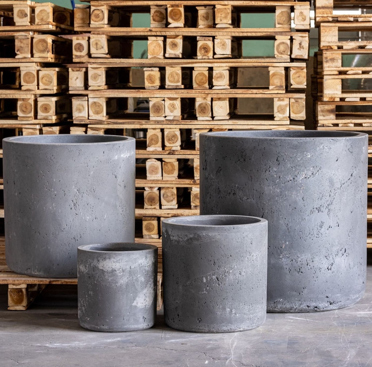 Think bigger! 🌳✨ 

Transform your space with the Aurella Onyx Dusk planter. 

At 100cm tall, this sculptural beauty adds a touch of sophistication to any garden or commercial space. Crafted from durable pigmented cement stone, it’s not just a planter; it’s a statement.

Perfect for mature trees and feature plants, it supports extensive root systems while enhancing your landscape's aesthetics. 

Available now for £1,299.95. 

Why settle for ordinary when you can stand out?

https://jobuhome.com/products/aurella-onyx-dusk-extra-large-cylinder-planter-for-trees

#GardenGoals #PlanterPerfection #HomeDecor #OutdoorLiving #JōbūHome