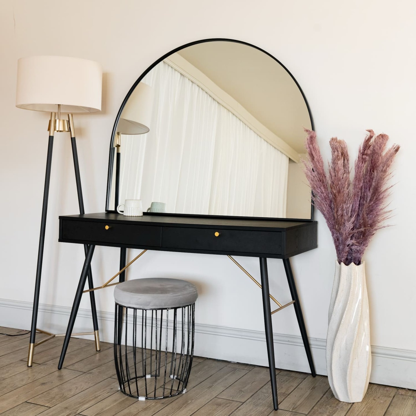 95cm x 120cm of pure elegance—that's how much light and space the Akiko mirror adds to your room.

This isn't just a mirror. It's a statement piece that transforms any space into something more refined. The arched black frame catches every eye while the expansive reflection brightens your entire bedroom, entryway, or living area.

Perfect for those who want luxury without compromise.

Only £169.95.

https://jobuhome.com/products/akiko-black-metal-arched-mirror-95cm-x-120cm

#ArchivedMirror #BlackMirror #HomeDecor #InteriorStyle #LuxuryHome