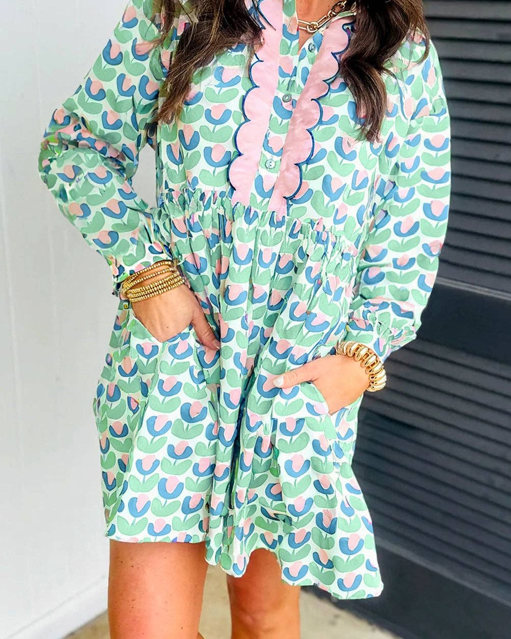 Spring is in the air, and so is effortless style! 🌸

The Mint Floral Scalloped Button Dress is your perfect companion for sunny days. Crafted from 100% polyester, it offers comfort and elegance in one stunning piece. Embrace the season with a dress that turns heads and lifts spirits.

https://shopalexlayne.com/products/green-floral-print-notched-neck-scalloped-detail-long-sleeve-mini-dress-green-100-polyester-l

#SpringFashion #FloralDress #EcommerceStyle #DressToImpress #FashionTrends