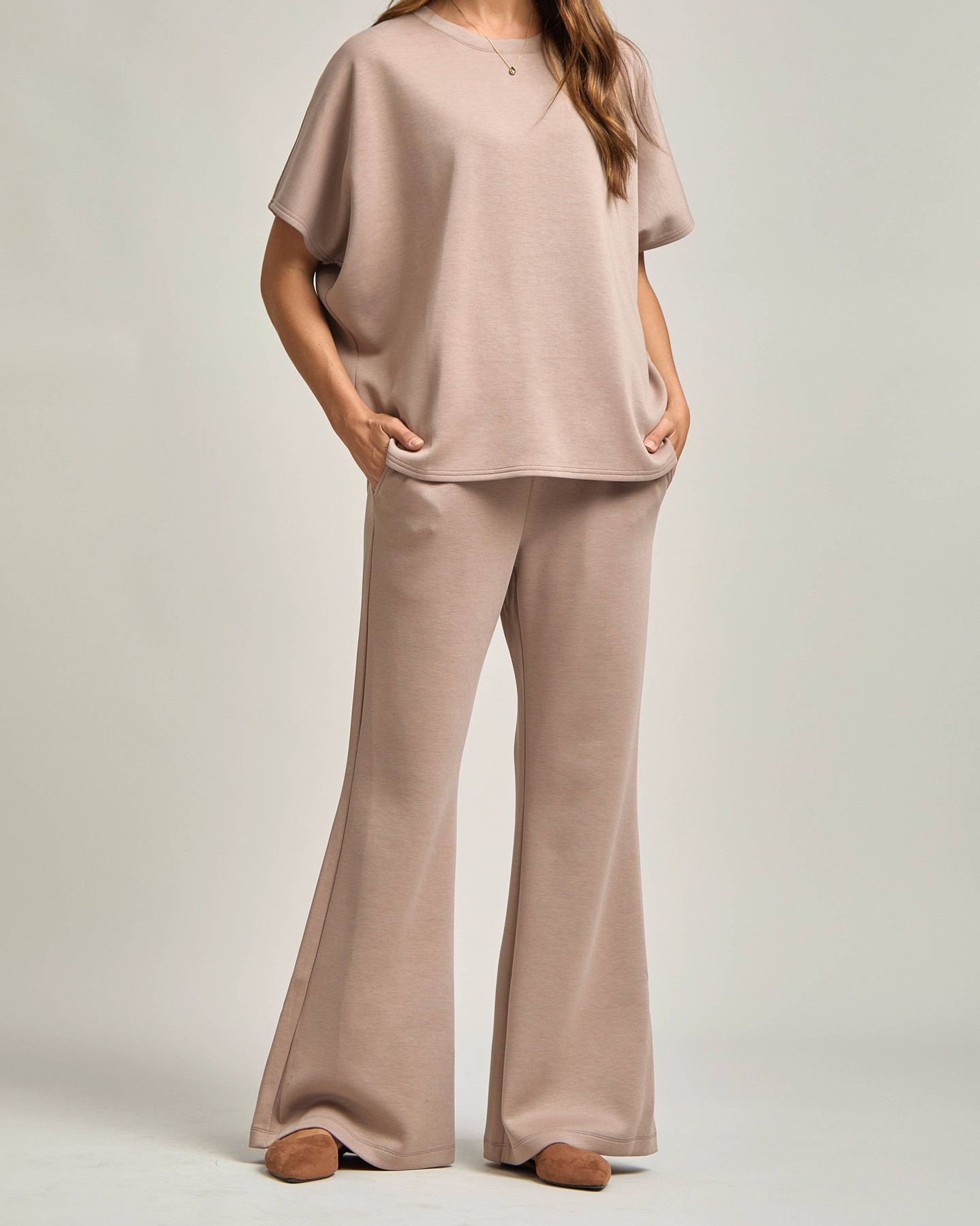 Traveling just got a whole lot cozier! ✈️ 

Our Cappuccino Travel Set is not only stylish but also wrinkle-resistant. Say goodbye to creases and hello to comfort wherever you go. Perfect for those chilly fall and winter adventures! 

https://shopalexlayne.com/products/plus-size-poncho-top-bell-bottom-modal-set-cappuccino-1x 

#CurvyFashion #FallCollection #LoungeSet #WinterStyle #TravelInStyle