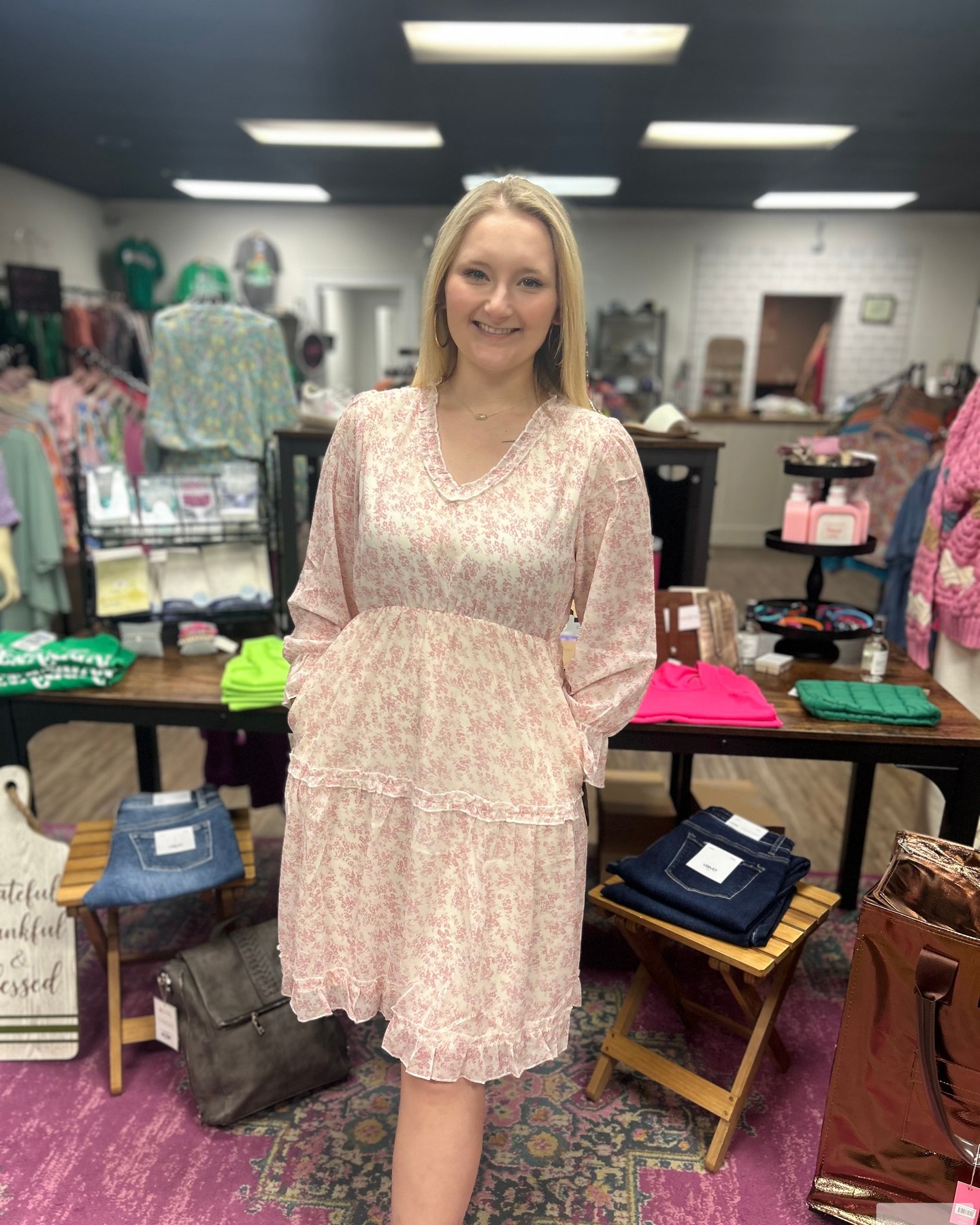 Spring is in the air, and so is the perfect dress! 🌸

Our Sweet Pink Floral Dress is designed to celebrate your curves while keeping you effortlessly chic. Whether you're headed to a brunch or a casual outing, this dress brings a touch of elegance and joy to your wardrobe.

https://shopalexlayne.com/products/csp9209-women-double-layer-tiered-floral-one-piece-dress-pink-combo-l

#CurvyFashion #SpringStyle #FloralDress #FashionSale #Dresses