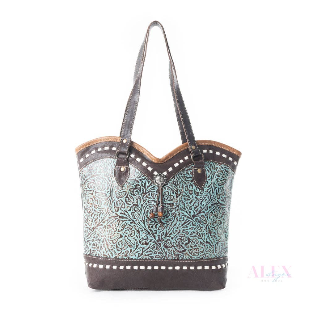 Looking for that perfect statement piece? 

The Astral Blue Leather & Hairon Bag is your new go-to! Its stunning design pairs effortlessly with any outfit, making you stand out wherever you go. 

Elevate your style game today! 

https://shopalexlayne.com/products/astral-blue-leather-hairon-bag

#FashionStatement #HandbagLove #RinnRiver #NewArrivals #StyleInspo