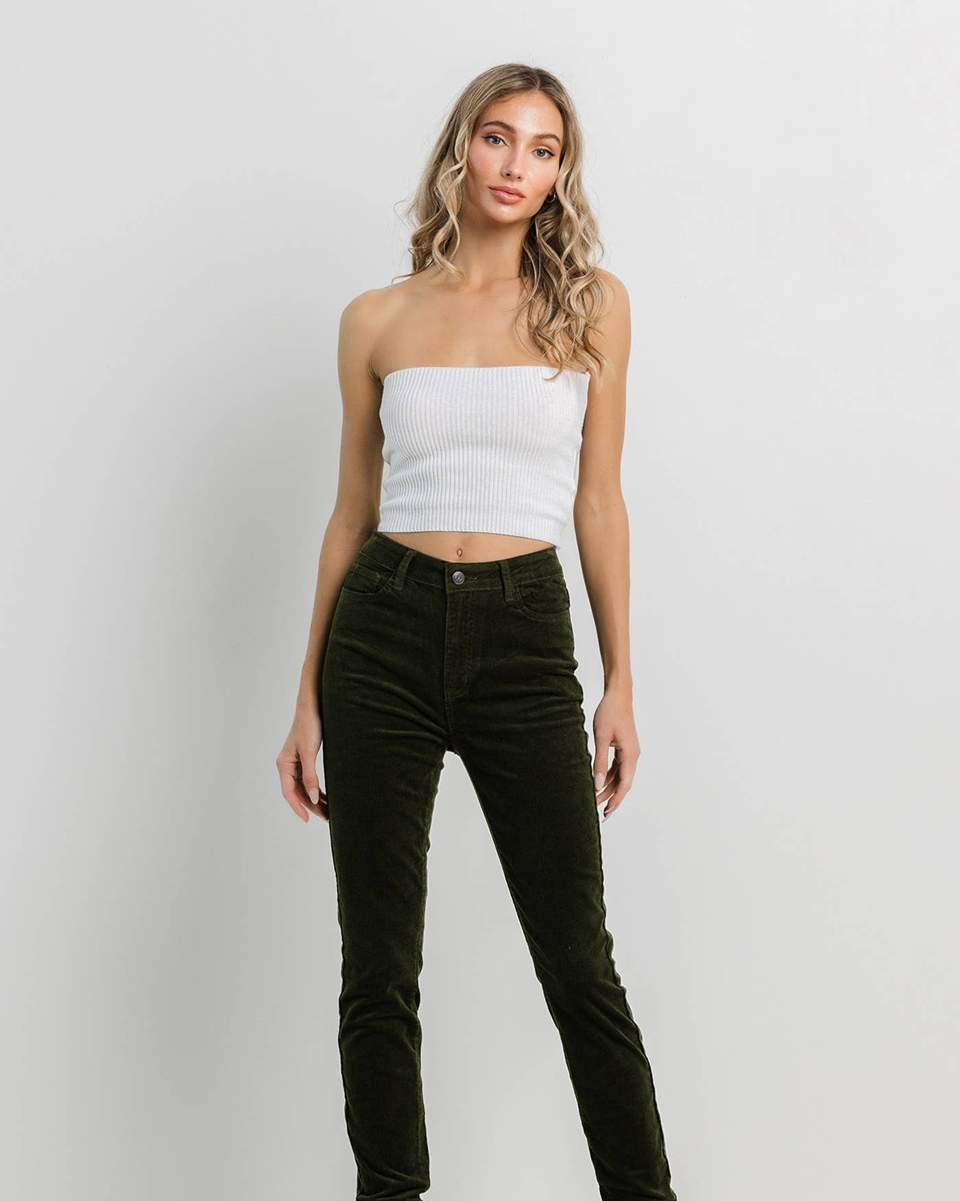 Who knew looking fabulous could feel this comfy? 😍

These Olive Corduroy Skinnies are your new go-to for style without sacrificing comfort. Perfect for fall, they hug you in all the right places while giving you that unique textured finish. 

Grab yours now! 
https://shopalexlayne.com/products/olive-corduroy-skinny-olive-1-skinny 

#FallFashion #CorduroyCrush #SkinnyJeans #ComfyChic #StyleGoals