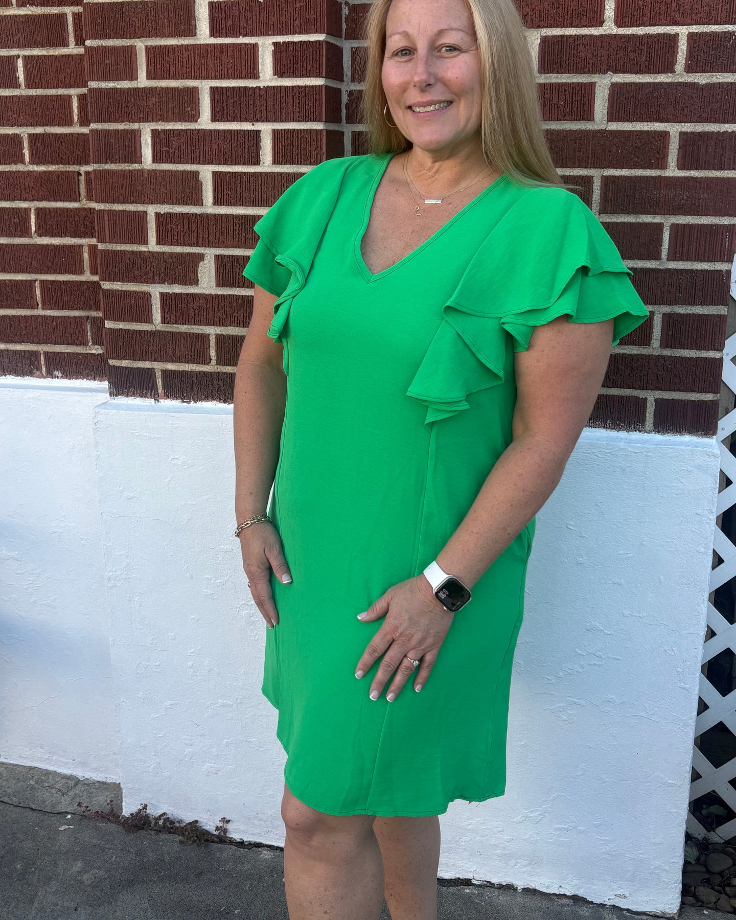 Looking for the perfect blend of comfort and style? 

The Green Flutter Airflow Dress is your go-to choice this season. Crafted from 100% polyester, it offers a lightweight feel that keeps you cool while looking effortlessly chic. 

Embrace the elegance of spring and summer with this stunning piece. 

https://shopalexlayne.com/products/v-neck-flutter-sleeve-ruffle-detail-solid-woven-dress-green-large 

#FashionForward #SpringStyle #SummerEssentials #Dresses #MadeInUSA