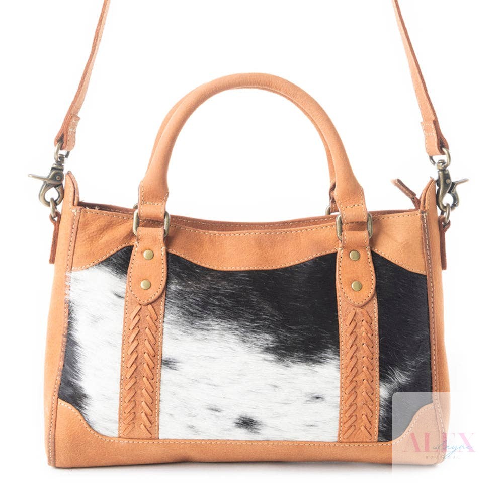 Who knew a bag could be this stylish and functional? 

The Samson Trails Accent Shoulder Leather Hairon Bag combines rich caramel leather with stunning hair-on hide for a unique look. Spacious and versatile, it’s perfect for your daily adventures or a night out. 

Grab yours today! 
https://shopalexlayne.com/products/samson-trails-accent-shoulder-leather-hairon-bag 

#Handbag #Fashion #NewArrivals #RINNRIVER #Women