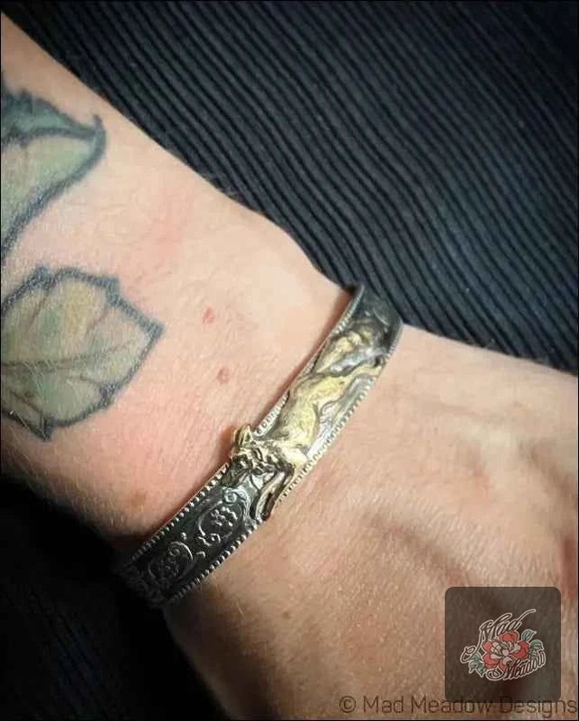 Who knew a fox could be this stylish? 🦊✨

This Ornate Sterling Silver and Gold Running Fox Cuff Bracelet adds a whimsical touch to your everyday look. With its enchanting design and antique scroll pattern, it’s a unique statement piece that’s sure to turn heads!

Grab yours now: 
 

#AnimalJewelry #WhimsicalStyle #NatureInspired #FoxLove #MixedMetals