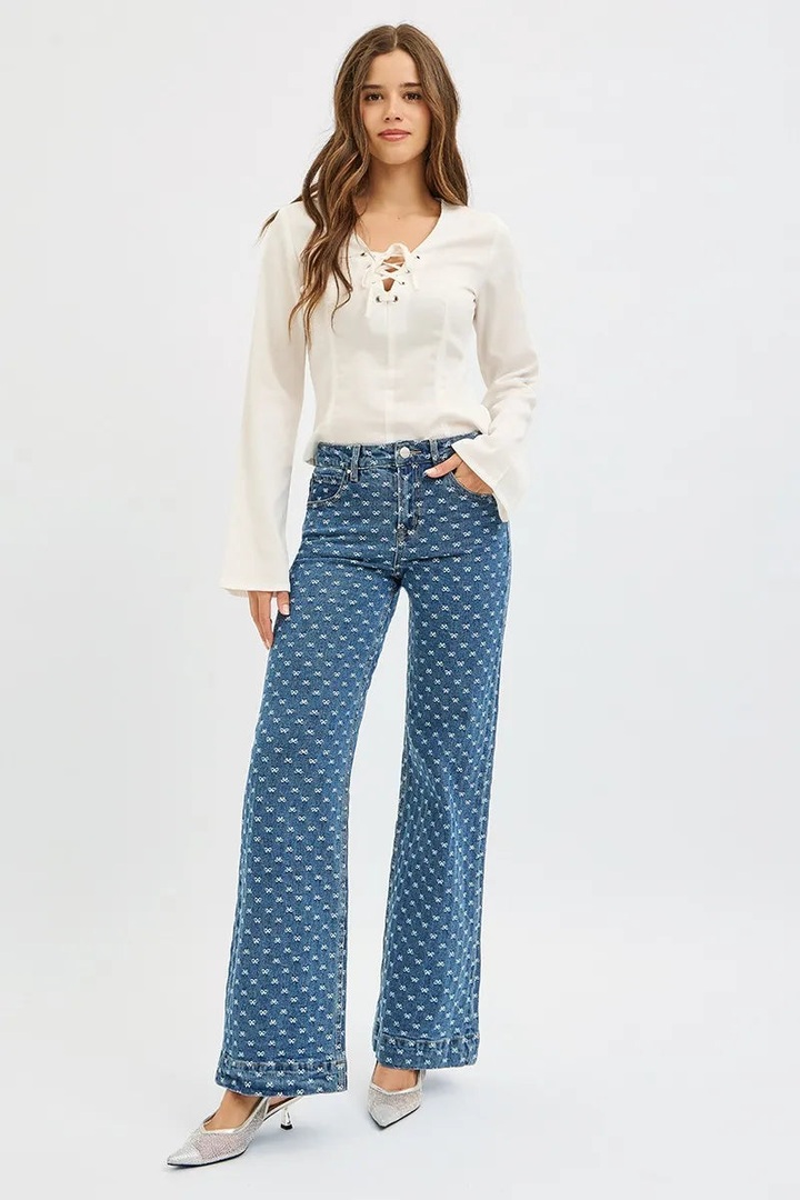 Feeling that feminine-chic vibe? 💫 These RISEN wide leg jeans with delicate bow embroidery are my new go-to for effortless charm. The high-rise fit hugs just right, while the wide leg silhouette makes every step feel like a runway moment. Dark wash perfection that transitions from brunch dates to evening strolls with ease. Who says comfort can't be stylish? Tag a friend who needs this timeless piece in their wardrobe! 👖✨ #FashionStyle #WideLegJeans #BowEmbroidery #FeminineChic #DenimLove