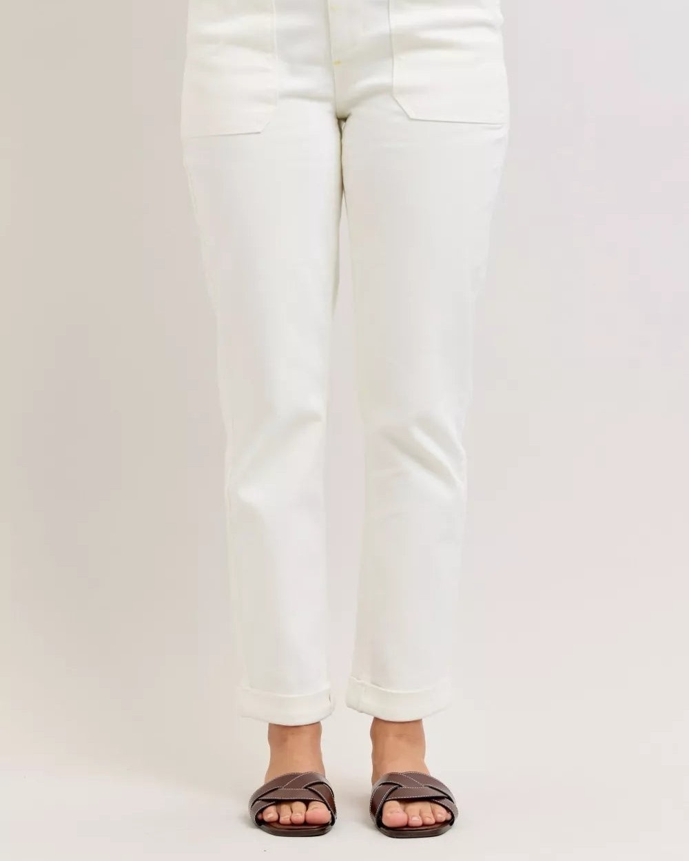 White jeans that actually flatter? Yes, please! 

Meet the Judy Blue High Waist Jeans, your new go-to for effortless style. The high-rise fit elongates your legs, while the chic patch pockets add a designer touch. Perfect for any outfit, from crop tops to tucked-in blouses. 

Shop now: 
 

#DenimStyle #HighWaistJeans #NewArrivals #WhiteJeans #FashionFinds