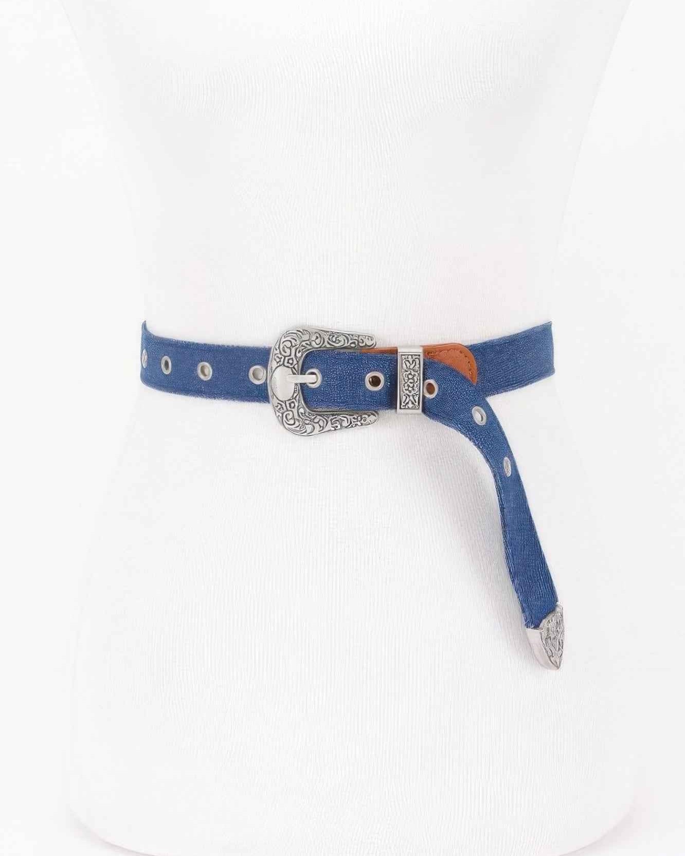 Belt lovers, this one's for you! 

Add a touch of Western flair to your wardrobe with our striking Denim Belt featuring a multi-metal buckle. Perfect for jeans or layering over dresses, it’s your new go-to accessory for that effortless frontier vibe. 

Grab yours now! 
 

#WesternStyle #DenimBelt #FashionAccessories #NewArrivals #OOTD