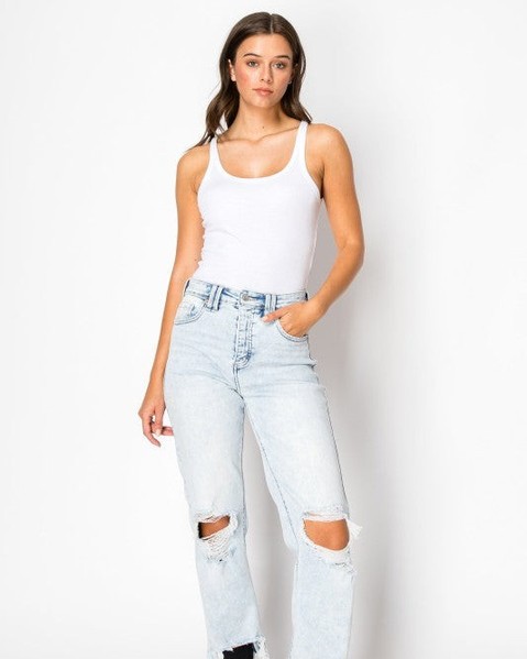Why choose between comfort and style when you can have both? 

Meet the Artemis Vintage Tummy Control Jeans – the perfect blend of chic and cozy! 

With their flattering high-rise waistband and hidden shaping technology, these wide-leg jeans smooth out your midsection while keeping you feeling fabulous all day long. 

Dress them up or down; the distressed knee detail adds just the right amount of edge. 

Discover your new favorite fit for only $58.93! 

Shop now: 

#FashionGoals #JeansThatFit #ChicAndComfortable #VintageVibes #ShopNow