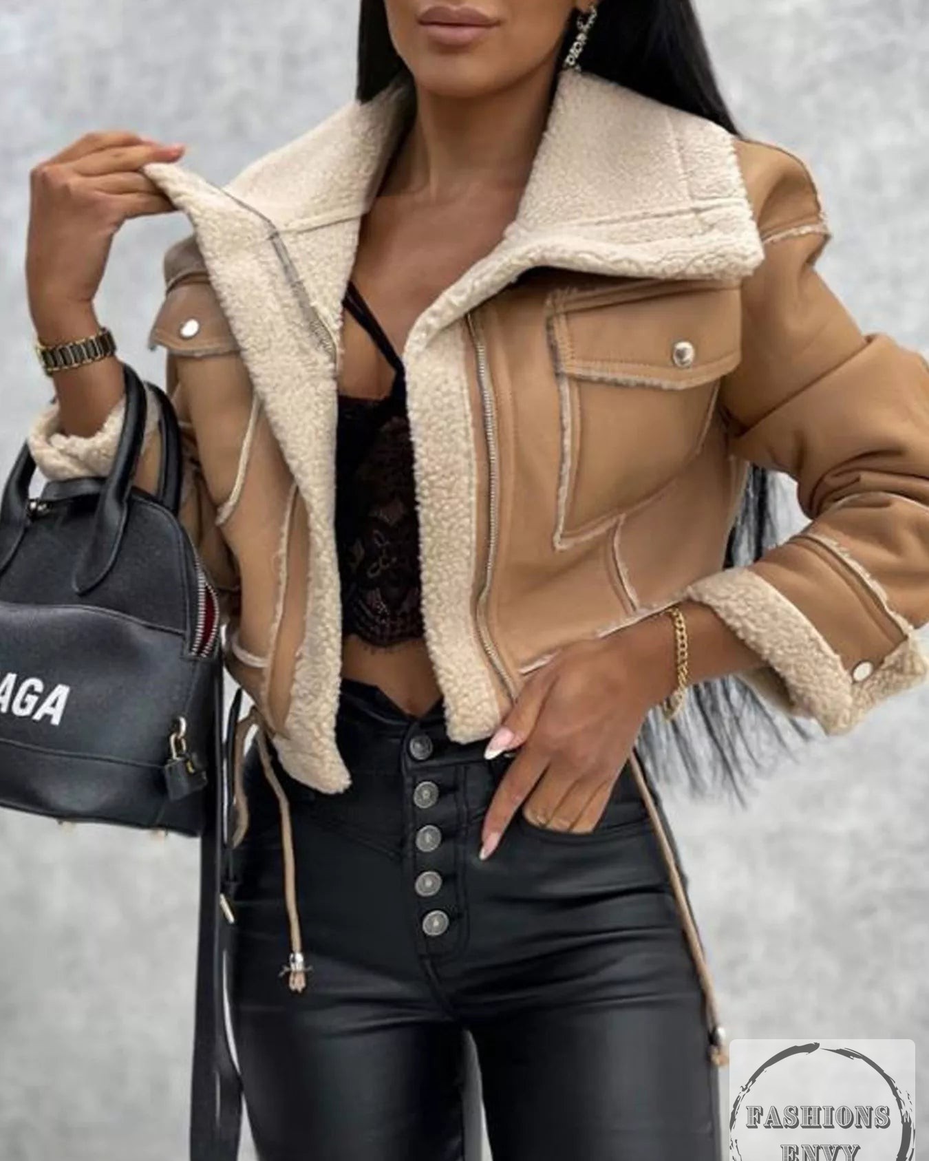 Cozy never looked so stylish! 

Meet your new favorite fall essential—the Cropped Jacket with Sherpa Trim. Designed for layering but made for comfort, this jacket will keep you warm while looking effortlessly chic. 

Available in khaki, beige, and black, it’s the perfect addition to any outfit. Whether you're headed out or staying in, this piece provides the right vibe for transitional weather. 

Claim yours now for only $65.45! 

 

#FashionGoals #FallLayering #CroppedJacket #StyleEssentials #NewArrivals