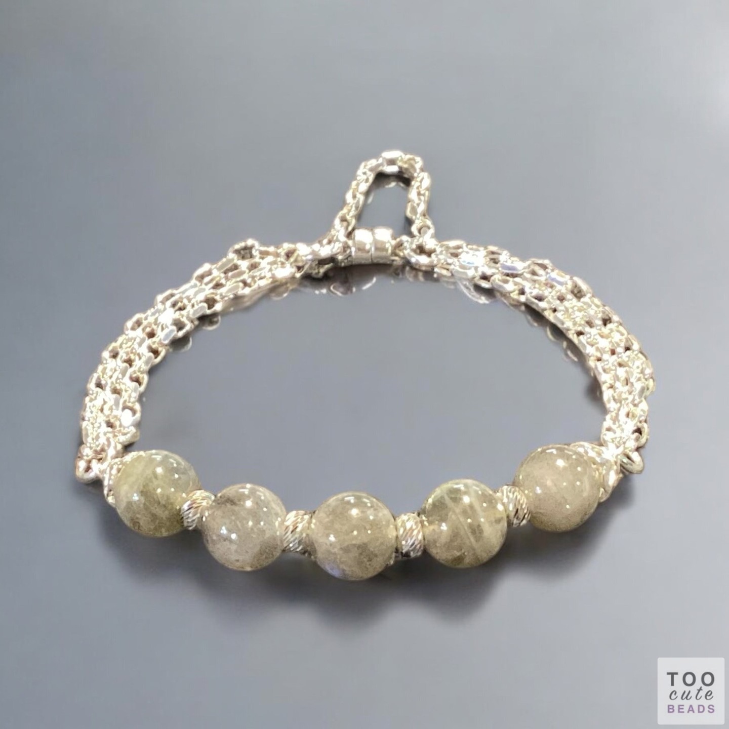 Transform your creativity into elegance with our Luxe Labradorite Bracelet Kit! ✨ Create a breath...