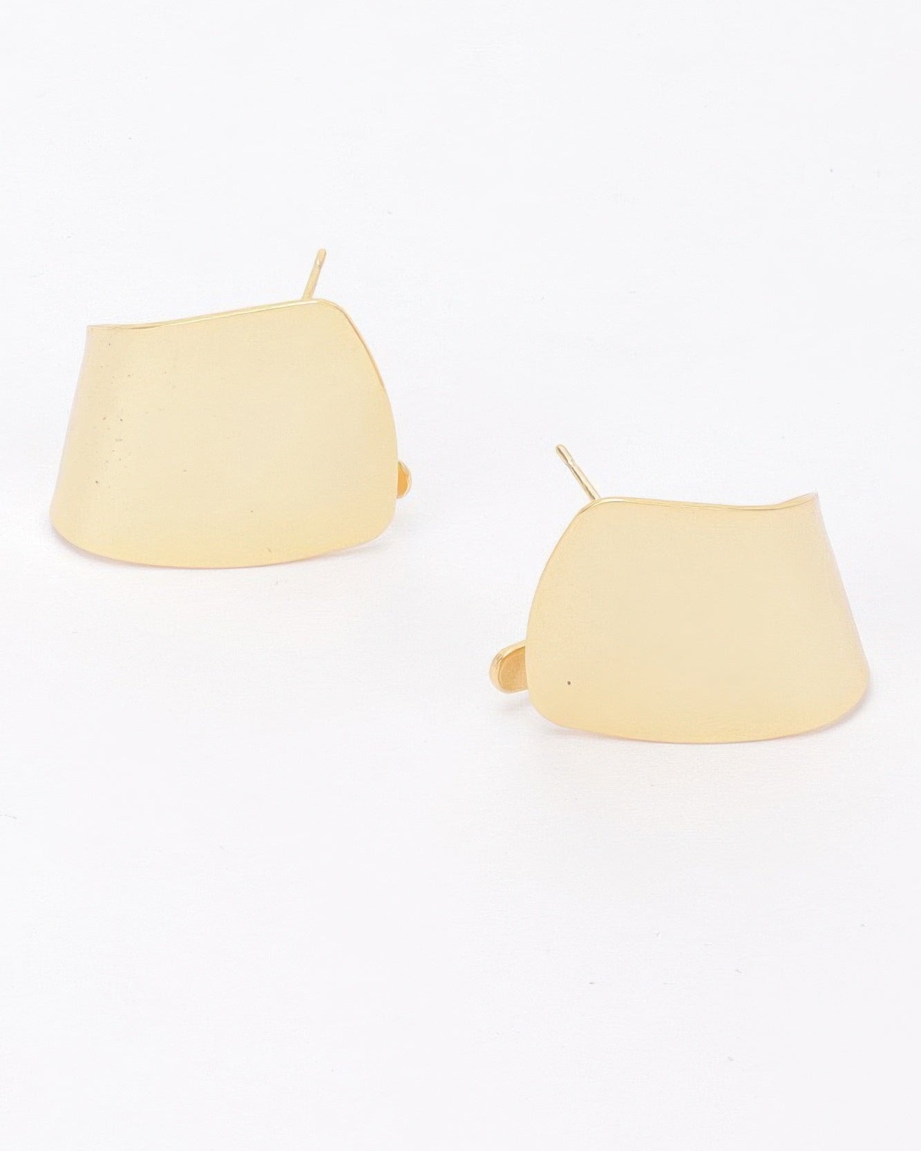 Who says sophistication has to be complicated? ✨
Our Gold Plated Metal Earring adds a chic touch to any outfit, whether you're dressing up or keeping it casual. Its minimalist design shines bright, making it the perfect accessory for any occasion.
Shop now:
https://itsagirlyplace.com/products/wh2hda-ame3586-id-wh2001371
#Earrings #GoldJewelry #NewArrivals #FashionAccessories #MinimalistDesign