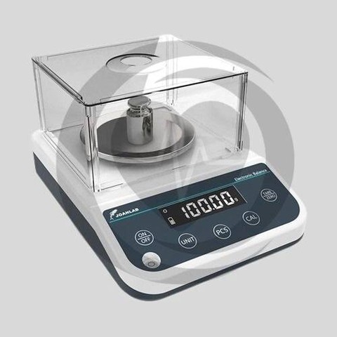 👉Preços de Fábrica 👈

Balança Eletrónica de Precisão JOANLAB 👇
⚖️ JOANLAB – Balança Eletrónica de Precisão (LCD, Câmara de Vidro e Múltiplas Funções) A Balança Eletrónica de Precisão JOANLAB é desenvolvida para laboratórios que necessitam de medições confiáveis, estáveis e de fácil operação.Com display LCD iluminado, plataforma em aço inox, câmara de vidro anti-interferência e funções avançadas de contagem e conversão de unidades, esta balança é ideal para análises de rotinas, ensino, controle de qualidade e pesquisa científica. ⚙️ Principais Características 💡 1. Display LCD com Fonte Grande e Retroiluminação Leitura clara, estável e visível mesmo em ambientes com pouca luz. Grande conforto visual para uso prolongado. 🧮 2. Múltiplos Modos de Função Inclui: Pesagem convencional Contagem de peças (PCS) Conversão de unidades Pesagem rápida e estável 🔌 3. Fonte de Alimentação Externa Automática + Uso com Pilhas A fonte adapta-se automaticamente à voltagem global (110–240 V). Em emergências, pode operar com pilhas padrão. Maior flexibilidade em campo e laboratório. ⚠️ 4. Recursos de Segurança e Operação Aviso de bateria fraca Indicação de sobrecarga Nível de bolha para calibração Pés ajustáveis → maior estabilidade 🛡️ 5. Prato e Plataforma em Aço Inoxidável Alta durabilidade e fácil limpeza. Resistência superior a produtos químicos. 🪟 6. Câmara de Vidro Transparente em 5 Lados Minimiza efeitos de vento, variações de ar e vibrações. Garante precisão superior, especialmente em microamostras. 🎯 7. Sensor de Alta Qualidade Núcleo interno de alta precisão → leituras rápidas e exatas. Ideal para pesagem profissional e aplicações críticas. 🧲 8.... https://saudepro.ao/products/balanca-eletronica-de-precisao-joanlab