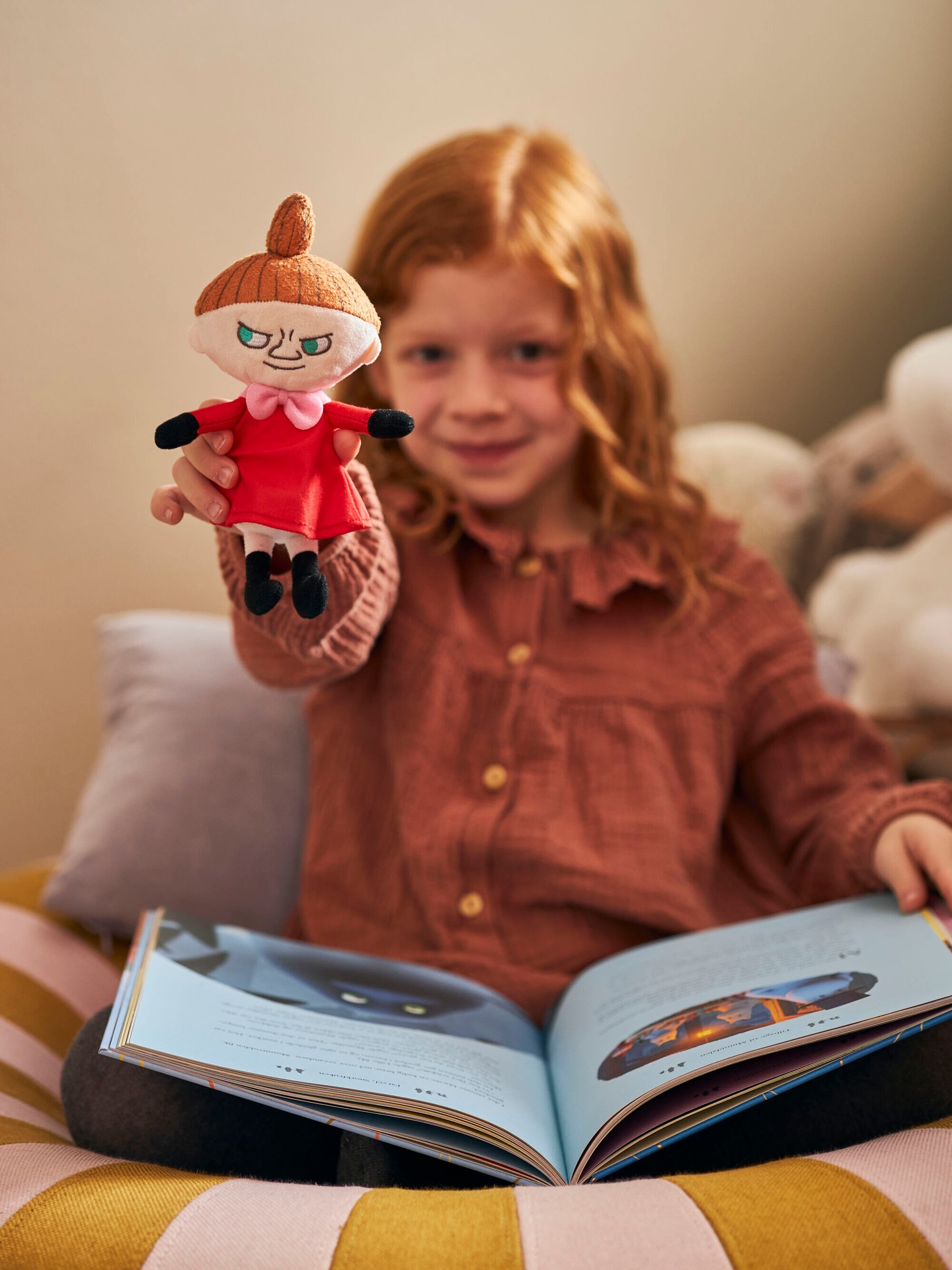 🧸✨ Lille My – klar til godnathistorier og hyggestunder

Det bløde Mumi-tøjdyr er en trofast ven ved sengetid og en sjov følgesvend i legen. Perfekt gaveidé til børn, der elsker Mumitroldenes magiske univers.

✨ Godnathygge med Mumi-universet

#Mumitroldene #LilleMy #Tøjdyr #Dsignhouse #TryghedOgLeg #MoominMagic #moomin

#moomin #dsignhouse #mumitroldene #tovejansson #pippilangstrømpe #emilfralønneberg