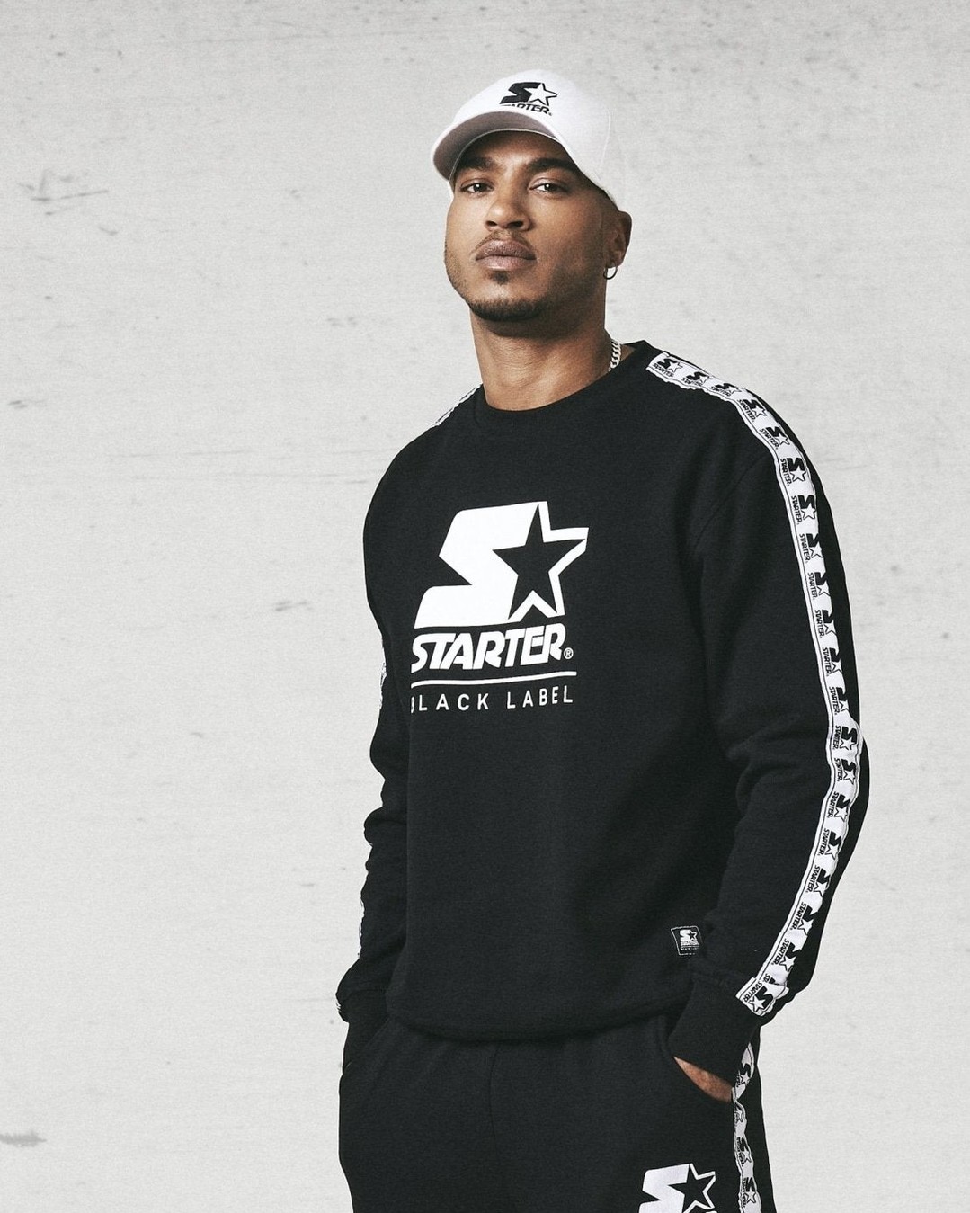 Sporty style meets urban flair! 

The Starter Logo Taped Crewneck is your go-to for a trendy look that’s both comfortable and chic. With its iconic logo tape and ribbed details, this piece elevates any casual outfit. 

Grab yours now! 
https://simplequality.org/products/starter-logo-taped-crewneck 

#Streetwear #FashionTrends #UrbanStyle #StarterBrand #Crewneck