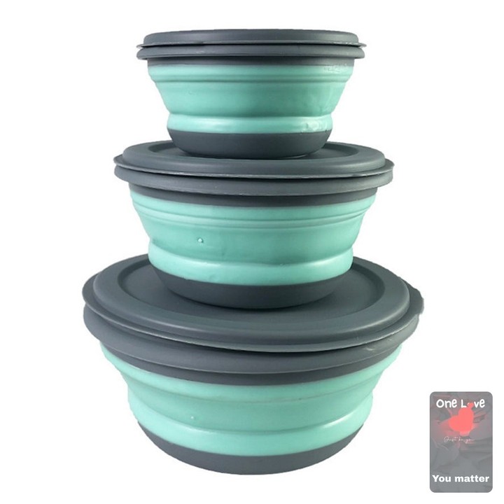 Collapsible bowls are the game-changer every pet parent needs.

No more bulky dishes taking up space in your bag. This three-piece folding bowl set keeps your pet fed and hydrated anywhere—from road trips to hiking adventures to quick vet visits.

Available now for $15.00

https://zenithpets.com/products/folding-pet-bowl-pet-bowl-travel-hanging-pet

#PetTravel #FoldingBowl #PetEssentials #TravelWithPets #PetLife