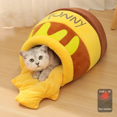 Who says cats don’t have style? 😻 Transform nap time into a sweet escape with our Adorable Honey Jar Theme Cat Bed! 

This cozy retreat is more than just a spot for snoozing; it combines plush comfort with an irresistible design that’ll have your kitty purring in delight. 🐾

Let your feline friend lounge in luxury and happiness. Available now for $26.99!

https://zenithpets.com/products/adorable-honey-jar-theme-cat-bed

#CatLovers #CozyCats #PetComfort #CuteCatBed #FelineLuxury